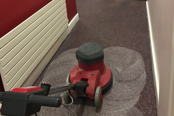 Cleaning a hard floor with a mechanical scrubbing machine